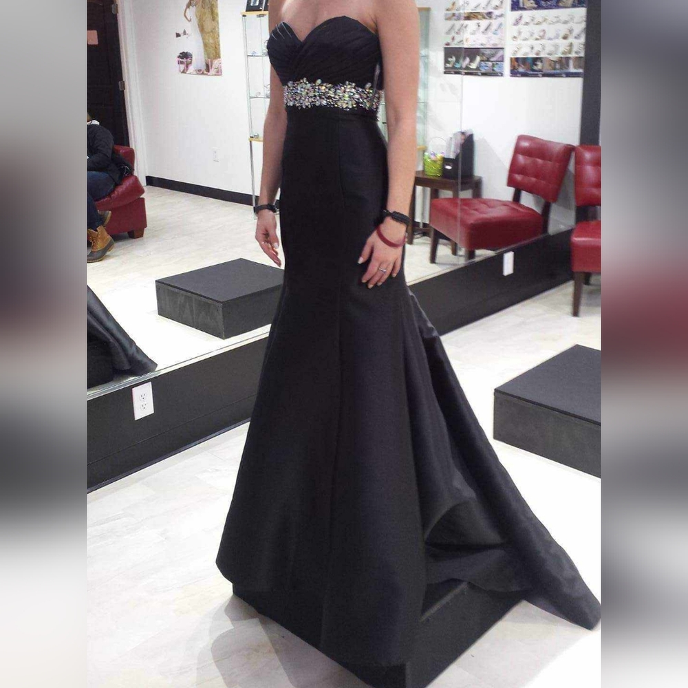 Strapless Tony Bowls size 6 black trumpet gown